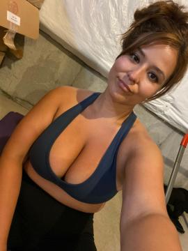 OnlyFans - Cherr.Bearr22 / @cherr.bearr22 Scene 2 — photo 1 of 20