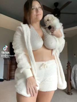 OnlyFans - Cherr.Bearr22 / @cherr.bearr22 Scene 38 — photo 6 of 20