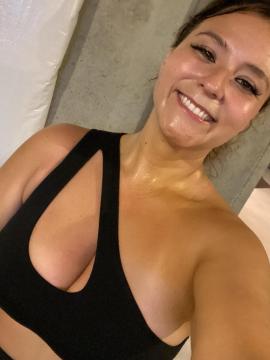 OnlyFans - Cherr.Bearr22 / @cherr.bearr22 Scene 64 — photo 15 of 20