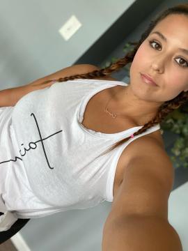 OnlyFans - Cherr.Bearr22 / @cherr.bearr22 Scene 65 — photo 2 of 20