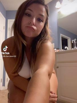 OnlyFans - Cherr.Bearr22 / @cherr.bearr22 Scene 72 — photo 8 of 20