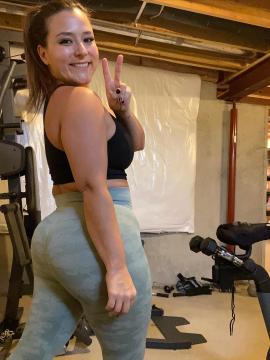 OnlyFans - Cherr.Bearr22 / @cherr.bearr22 Scene 83 — photo 7 of 20