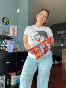OnlyFans - Cherr.Bearr22 / @cherr.bearr22 Scene 86 — photo 18 of 20