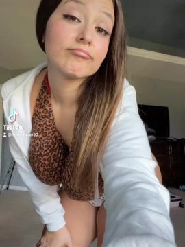 OnlyFans - Cherr.Bearr22 / @cherr.bearr22 Scene 105 — photo 4 of 20