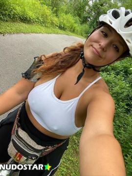 OnlyFans - Cherr.Bearr22 / @cherr.bearr22 Scene 147 — photo 12 of 20