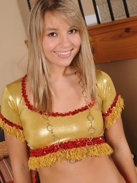 Aamy Spears strips off her Arabian Princess costume. — photo 1 of 15