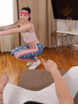Workout viewer turns into fucker — photo 3 of 16