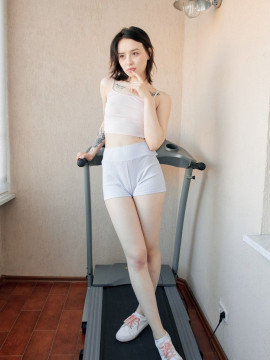 Sweetie gets her solo satisfaction — photo 1 of 16
