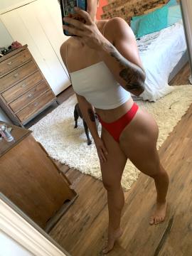 OnlyFans - Mia Mae / @mia_mae19 Scene 18 — photo 1 of 20