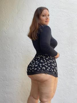 OnlyFans - Ana Pessack / @thebumbumqueen Scene 2