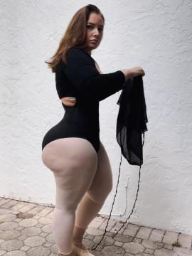 OnlyFans - Ana Pessack / @thebumbumqueen Scene 7 — photo 11 of 20