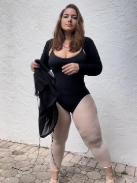 OnlyFans - Ana Pessack / @thebumbumqueen Scene 7 — photo 18 of 20