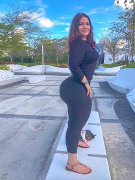 OnlyFans - Ana Pessack / @thebumbumqueen Scene 16 — photo 18 of 20