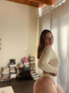 OnlyFans - Ana Pessack / @thebumbumqueen Scene 24 — photo 12 of 20