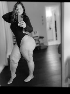 OnlyFans - Ana Pessack / @thebumbumqueen Scene 26 — photo 14 of 20