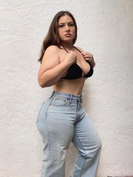 OnlyFans - Ana Pessack / @thebumbumqueen Scene 26