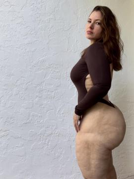 OnlyFans - Ana Pessack / @thebumbumqueen Scene 28 — photo 3 of 20
