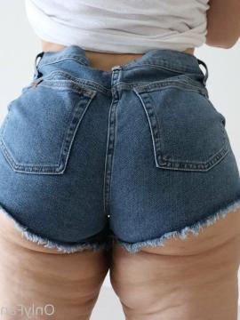 OnlyFans - Ana Pessack / @thebumbumqueen Scene 29 — photo 8 of 20