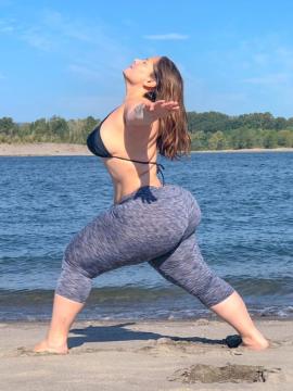 OnlyFans - Ana Pessack / @thebumbumqueen Scene 34 — photo 14 of 20