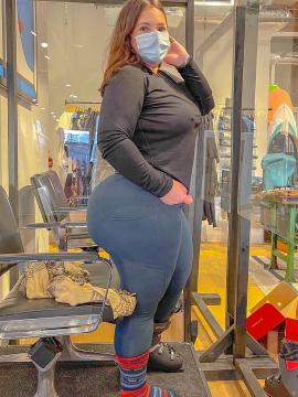 OnlyFans - Ana Pessack / @thebumbumqueen Scene 36 — photo 19 of 20