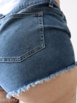 OnlyFans - Ana Pessack / @thebumbumqueen Scene 42 — photo 10 of 17