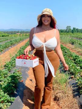 OnlyFans - Tania Bombon / @taniabombon Scene 11 — photo 19 of 20