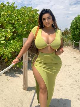 OnlyFans - Tania Bombon / @taniabombon Scene 19 — photo 17 of 20