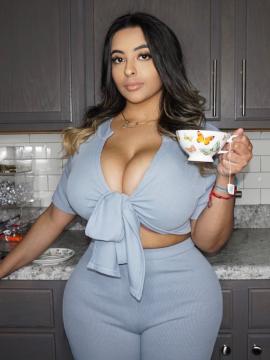 OnlyFans - Tania Bombon / @taniabombon Scene 39 — photo 16 of 20