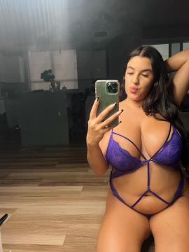 OnlyFans - Lizzy Rae / @lizzyraeee233 Scene 71 — photo 13 of 20