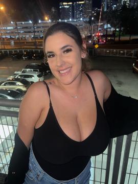 OnlyFans - Lizzy Rae / @lizzyraeee233 Scene 71 — photo 17 of 20