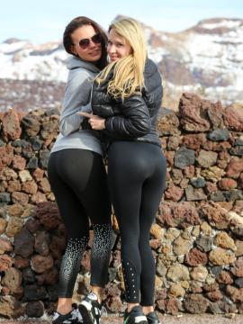 Undressing in public — photo 9 of 24