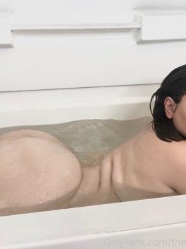 OnlyFans - Ana aka TheBumbumqueen / @thebumbumqueen Scene 21 — photo 5 of 20