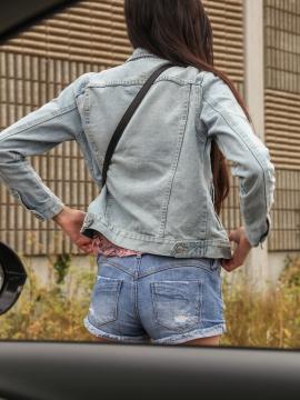 Petite street slut — photo 3 of 24