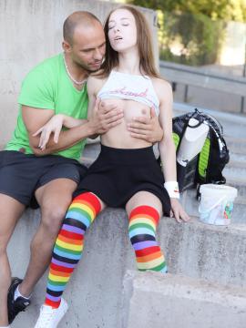 Lovely girl getting her pussy eating outdoors — photo 9 of 24
