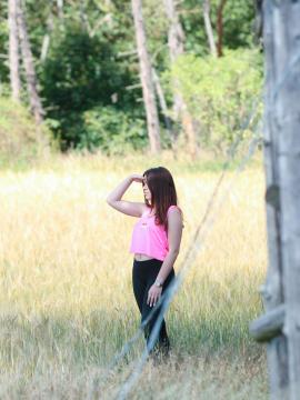 Teen gets fucked in the field — photo 2 of 23