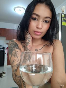 Alexa Belluci: Selfie 4U: My Big Breasts — photo 9 of 16