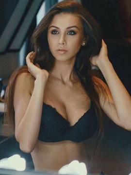 Jessica Albanka (7x) — photo 4 of 7