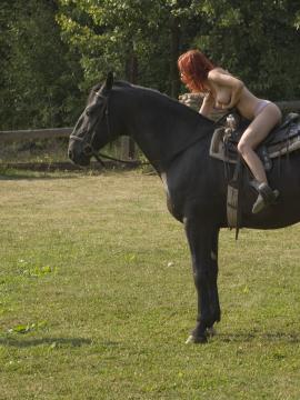 Ariel - Horse BTS (96x) — photo 24 of 96
