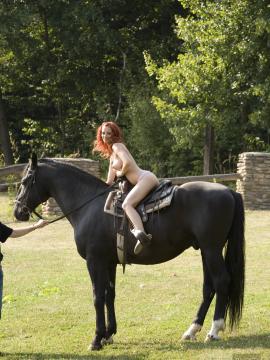 Ariel - Horse BTS (96x) — photo 26 of 96