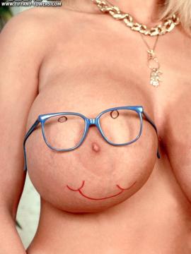 Big-Boobed Boss — photo 13 of 16