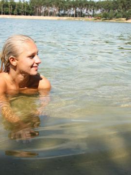 Sara skinny dipping in public — photo 2 of 24
