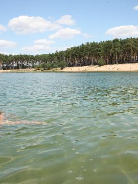 Sara skinny dipping in public — photo 4 of 24