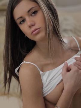 Little Caprice - 90 x — photo 4 of 41