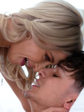 Emma Rosie wants her boyfriend to stay and fuck her so she starts without him to entice him to pound her pussy — photo 12 of 16
