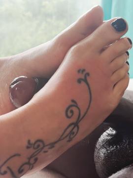Three Girls Share Cock & Foot Fetish — photo 8 of 15