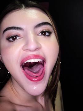 Julia James' First Gloryhole — photo 7 of 15