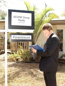 Margo fucks her way out of foreclosure — photo 1 of 16