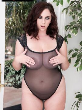 Hottie Boombalottie — photo 3 of 16