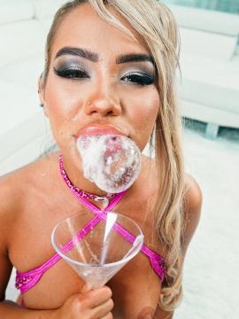 LUNA LUXE Deepthroat, Slobber, Swallow — photo 9 of 15