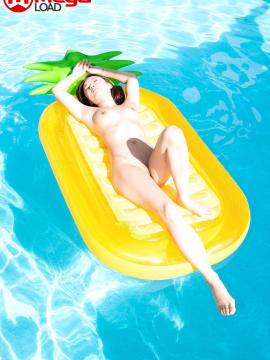 Cute Little Asian Lulu Chu Rubs Her Pussy While Floating in a Pool — photo 14 of 16